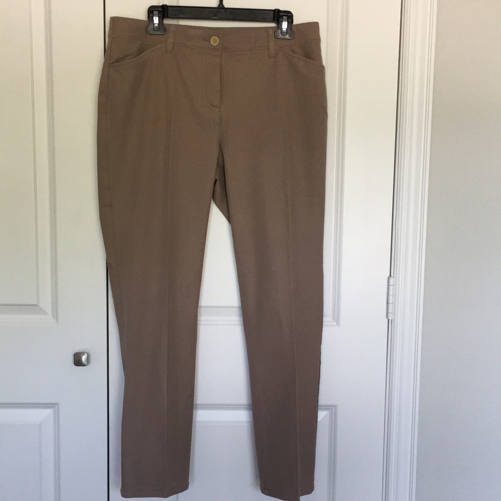 Chico’s So Slimming Pants 1.5 Short stretch